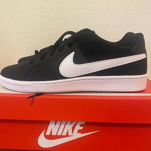 Nike Court Royale, Womens size 9.5